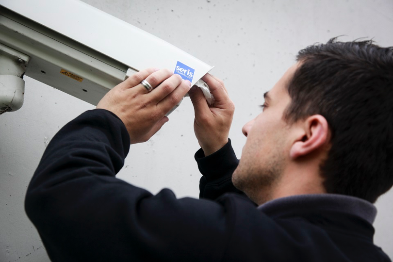 La protection contre les intrusions avertit et informe ; la vidéosurveillance complète le tout : elle voit et enregistre