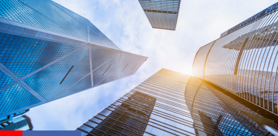 gents de sécurité SERIS Security assurant la protection d’un site bancaire de grande hauteur